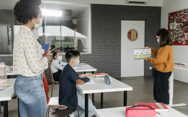 Penggunaan In, On, At Pada Waktu dalam Bahasa Inggris