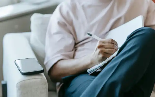 Penjelasan Penggunaan On dan In untuk Menunjukkan Tempat