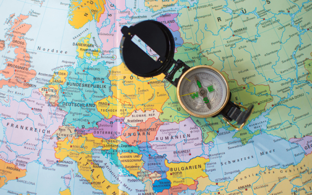 16 Jenis Arah Mata Angin dalam Bahasa Inggris dan Artinya