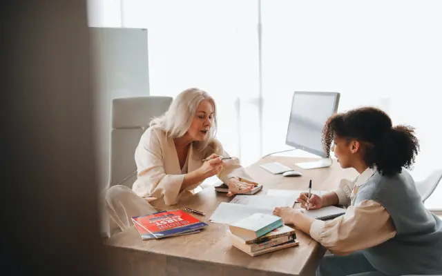 5 Manfaat Belajar Bahasa Inggris Online dengan Native Speaker