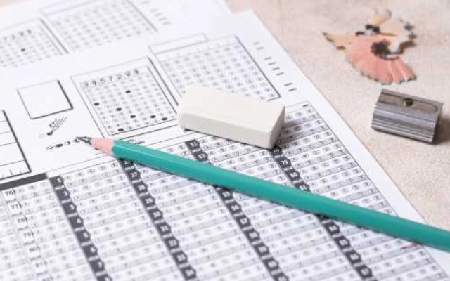 bisakah tes sat secara online?