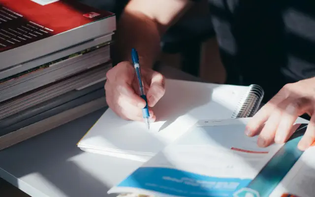 Cara Menulis Esai ELTS Writing Task 2 yang Efektif