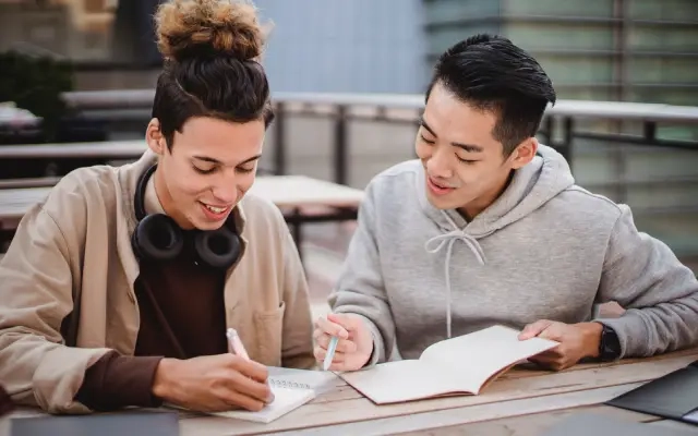 contoh kalimat aktif dan pasif simple future tense