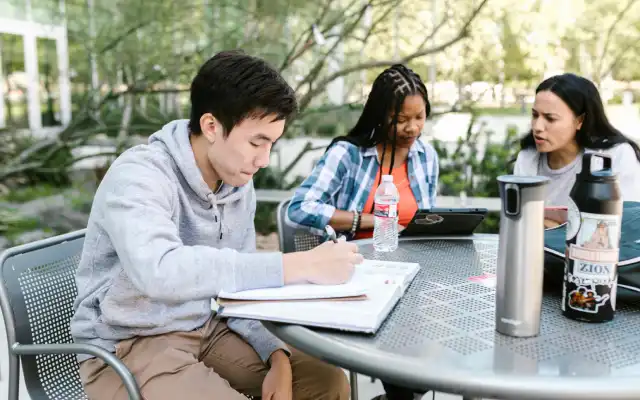 Gerunds and Infinitives: Panduan Belajar Pemula