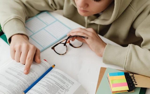 kalimat negatif simple present tense