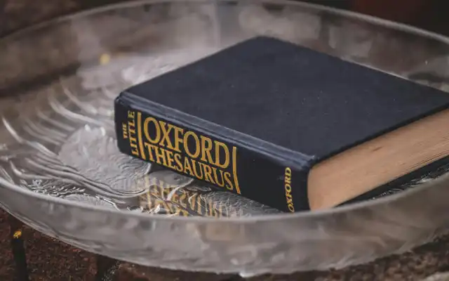 Mengenal Kamus Oxford: Sejarah, Harga dan Alasan Menggunakannya