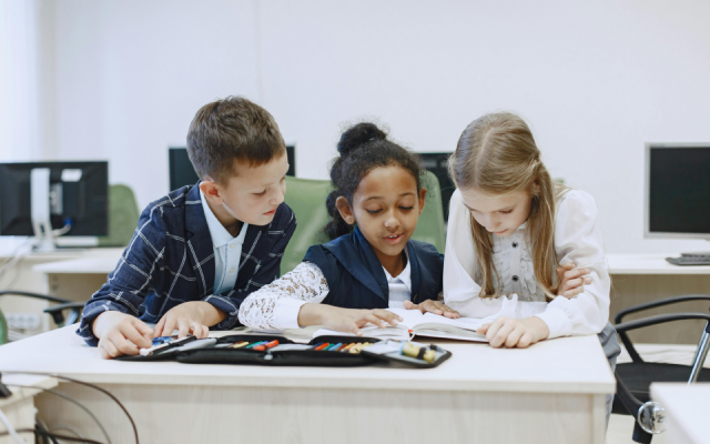 Kapan Sebaiknya Anak Belajar Bahasa Inggris? Ini Pilihan Waktu yang Ideal!