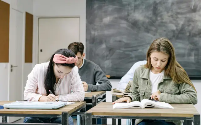 Kapan Sebaiknya Menggunakan Kalimat Kompleks di Tes Speaking IELTS?