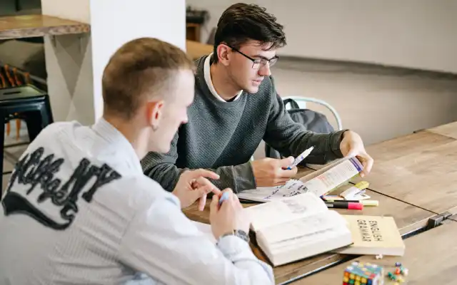 Aturan Penggunaan Kata Kerja Kedua dalam Bahasa Inggris