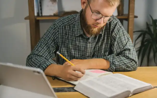 Belajar Penggunaan Kata Kerja Ketiga dalam Bahasa Inggris