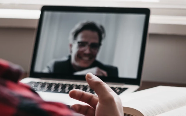 memilih les bahasa inggris online terbaik