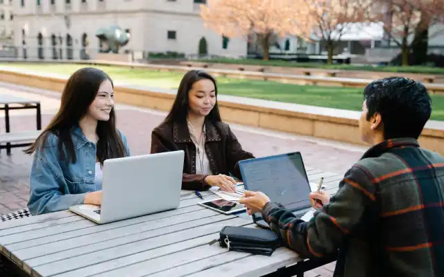 Perbedaan Noun Clause dan Adjective Clause