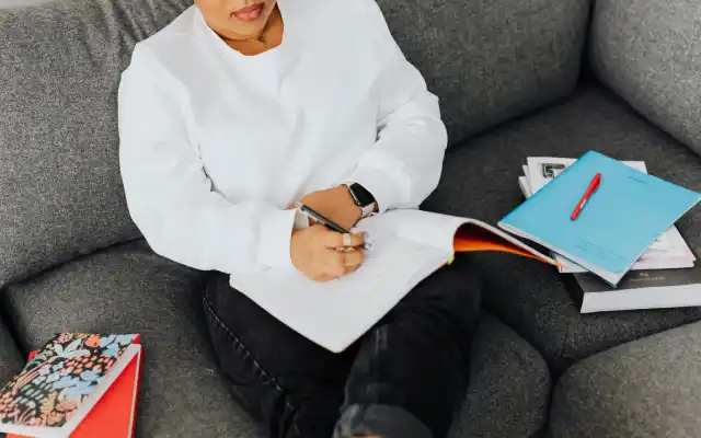 Perbedaan Penggunaan Have To dan Must