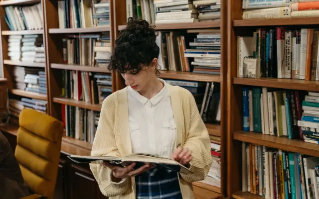 Panduan Belajar Perbedaan People dan Person