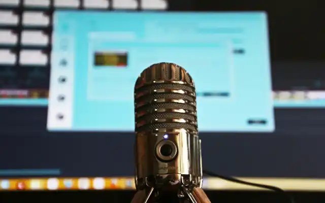 Rekomendasi Podcast Bahasa Inggris untuk Level Advanced