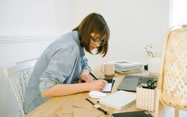 Rumus Comparative Adjective dan Pola Kalimat