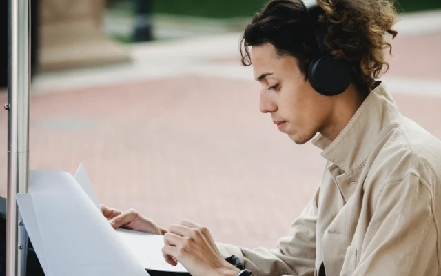 situs resmi dengan audio listening toefl