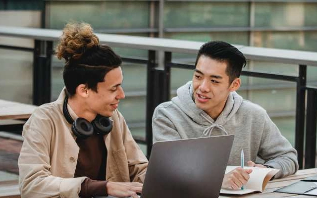 tempat kursus yang menyediakan english to grammar lessons