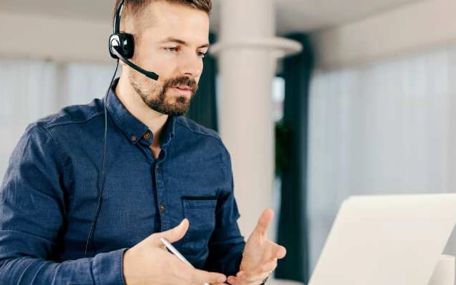 tips practice english conversation online for beginners